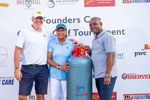 Golfer receiving a 46.5 kilogram propane tank